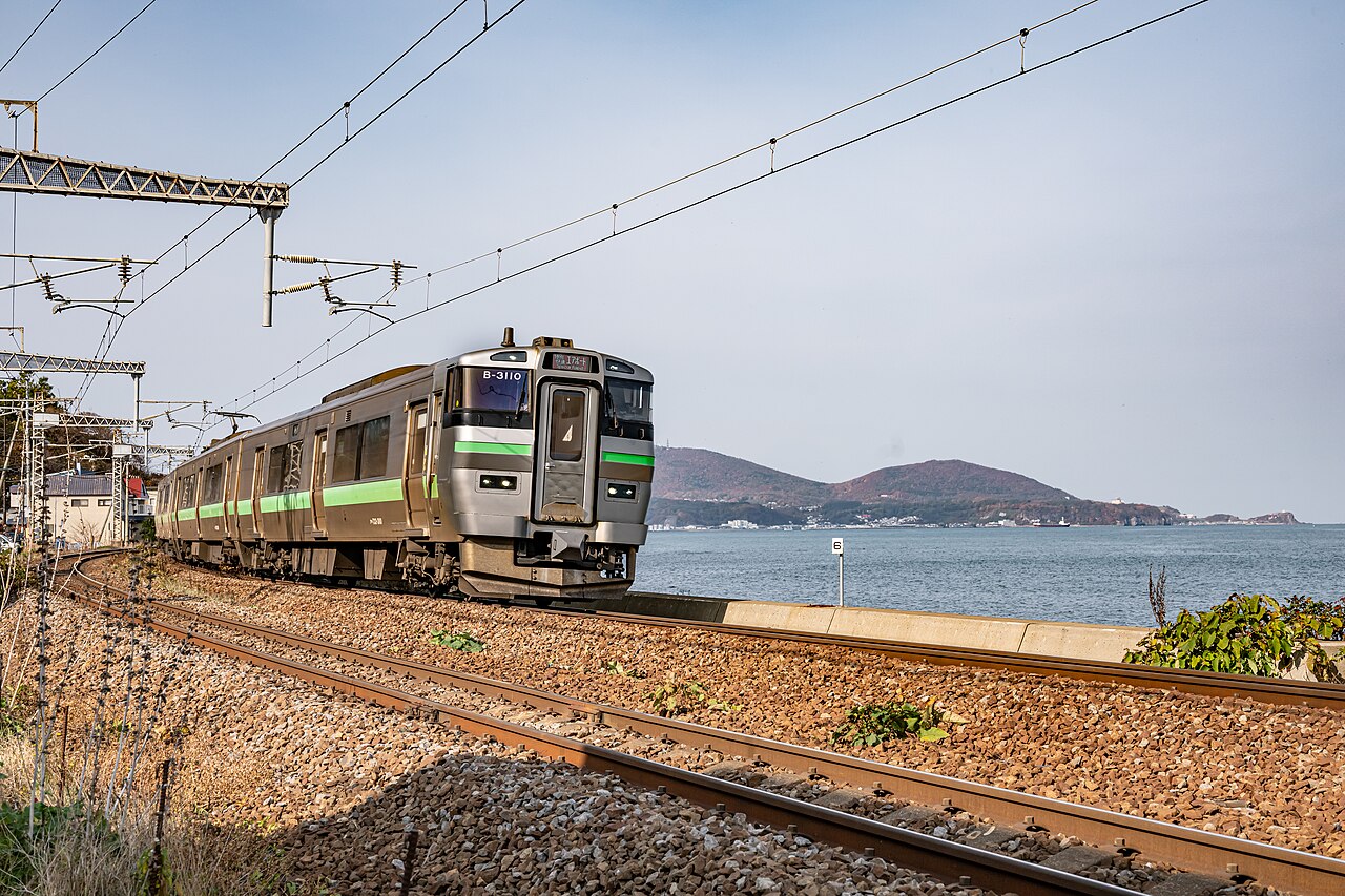 JR Hokkaido 733-3000 series EMU on the Hakodate Main Line at Asari Station.