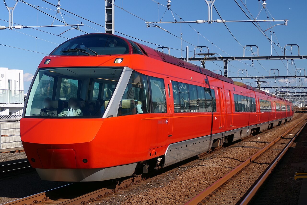 Limited express Romancecar Hakone, a 70000 series GSE, passing through Soshigaya-Okura Station on the Odakyu Odawara Line.