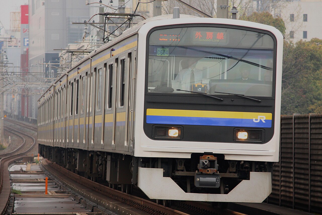 A 209 series 2100 subseries train entering Hon-Chiba Station on the Sotobo Line.