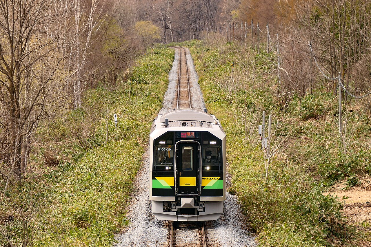 H100 local on the Sōya Main Line
