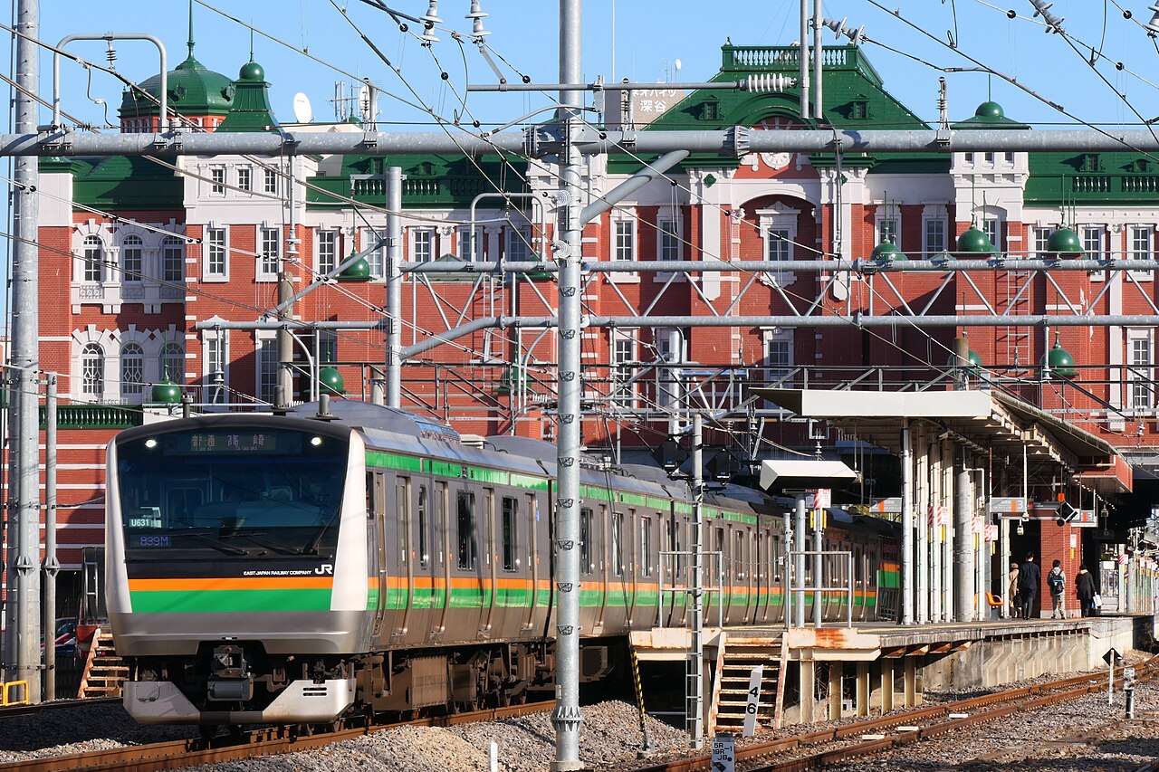 A JR East E233-3000 series local train bound for Takasaki, departing Fukaya Station on the Takasaki Line.