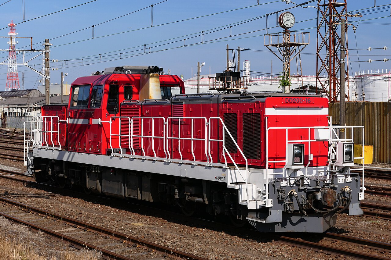 JR Freight Class DD200 locomotive DD200-16 at Anzen Station on the Tsurumi Line.