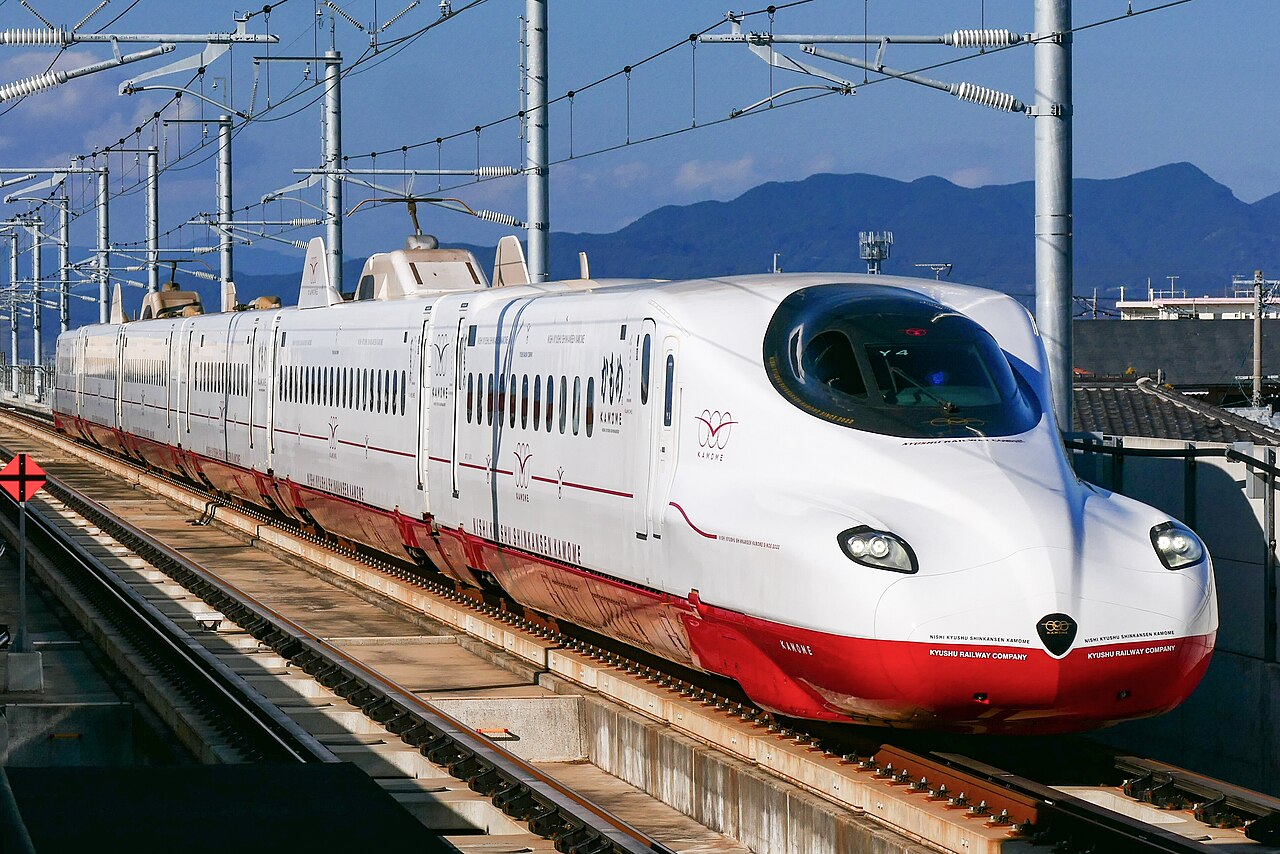 JR Kyushu N700S-8000 series (Y4 set) working Kamome No. 29 entering Shin-Omura Station on the Nishi-Kyushu Shinkansen.