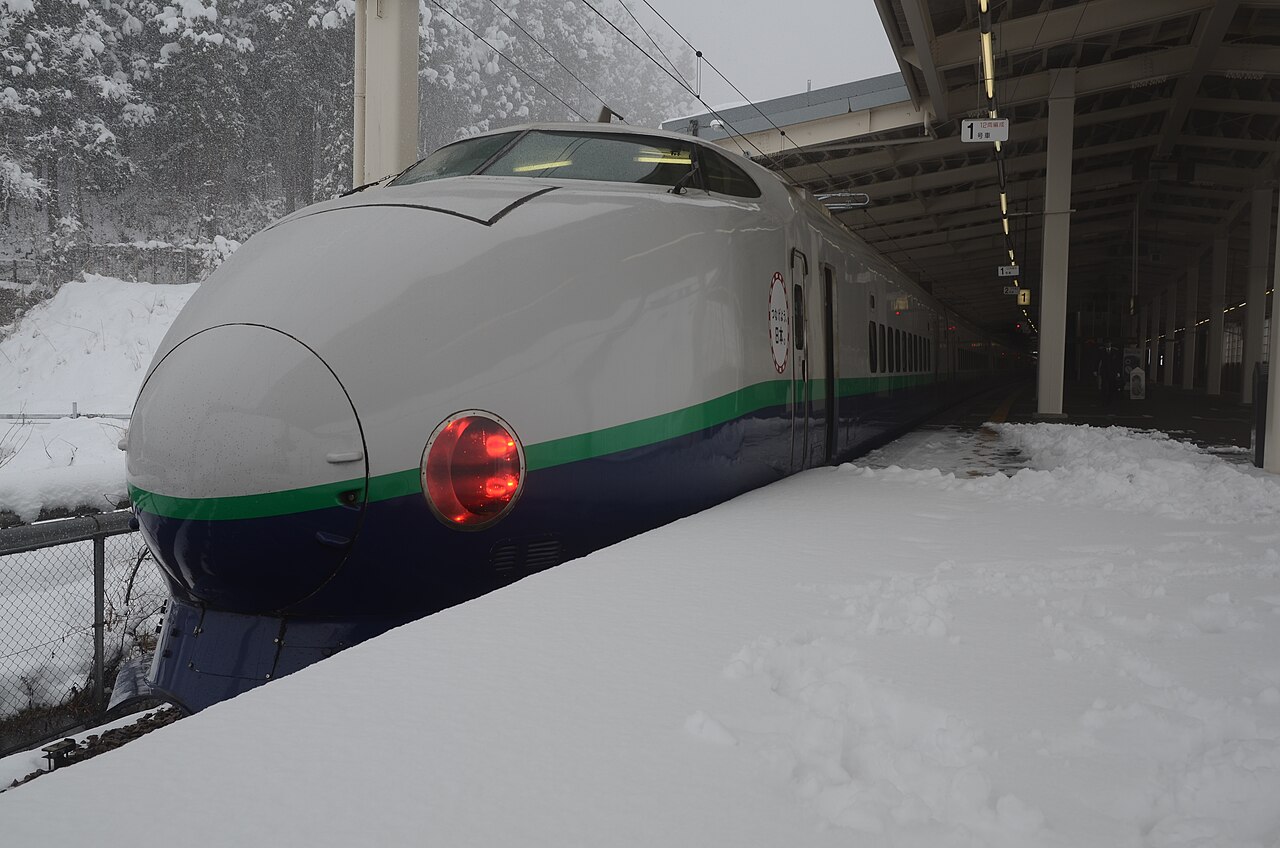A 200 series set K49 on the 'Tanigawa' service standing at Gala-Yuzawa Station on the Jōetsu Shinkansen.