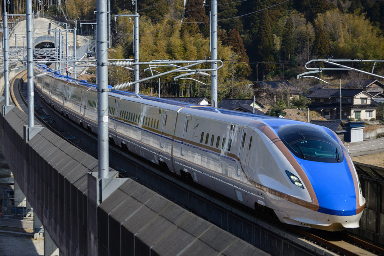 A JR West W7 series set, the stock used by the Tsurugi, on the Hokuriku Shinkansen between Shin-Takaoka and Kanazawa.